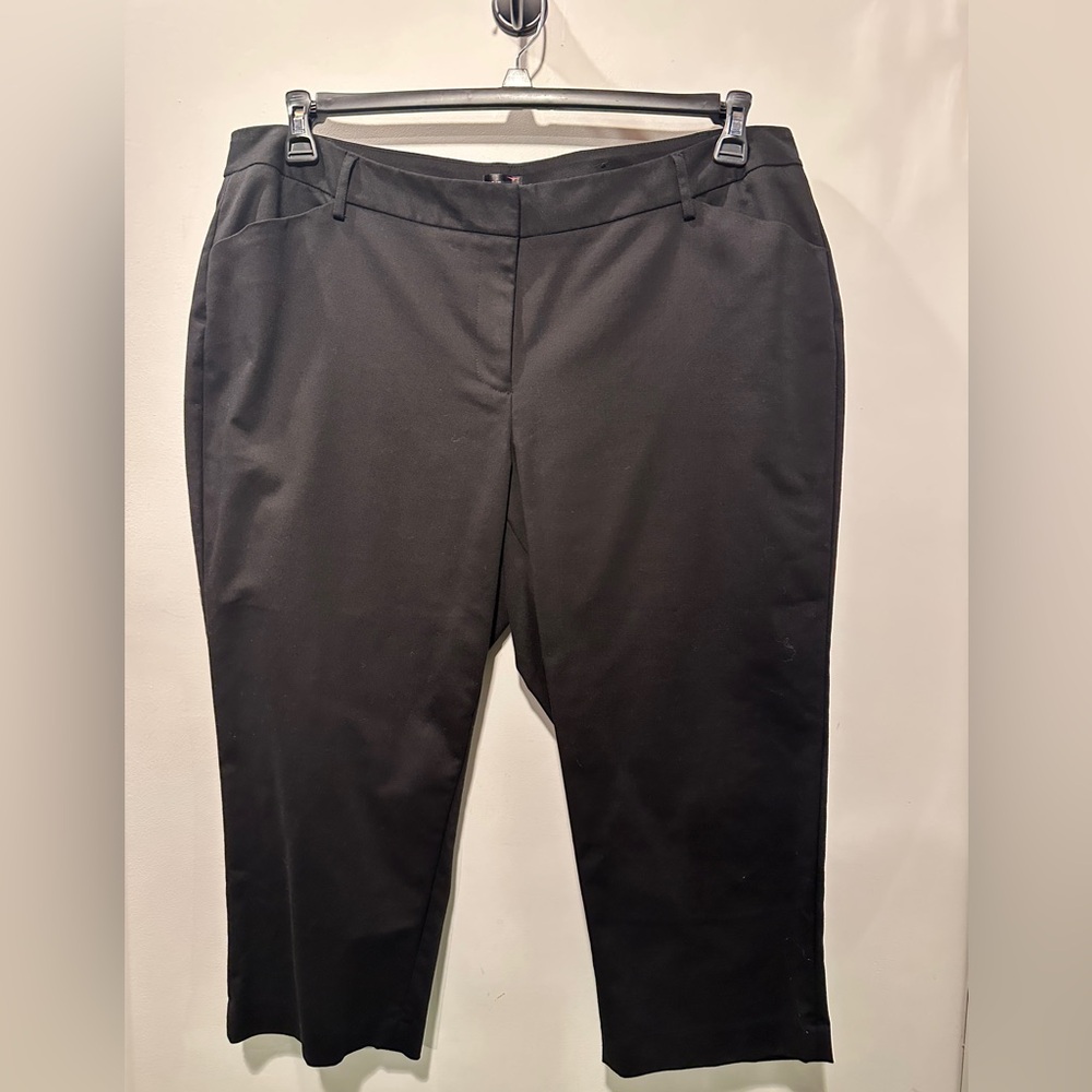 Rafaella Classic Black Capri Pants - 18W